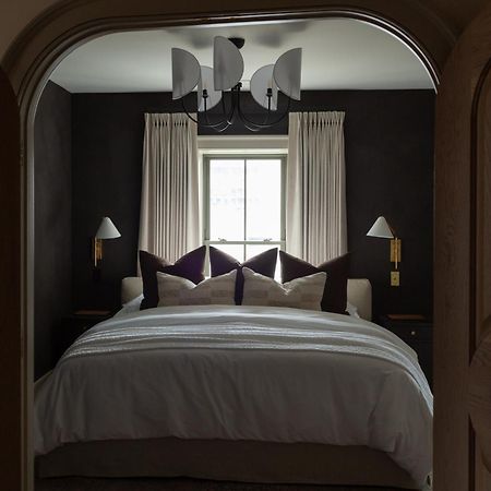 Kat Florence Hotels Элора Экстерьер фото